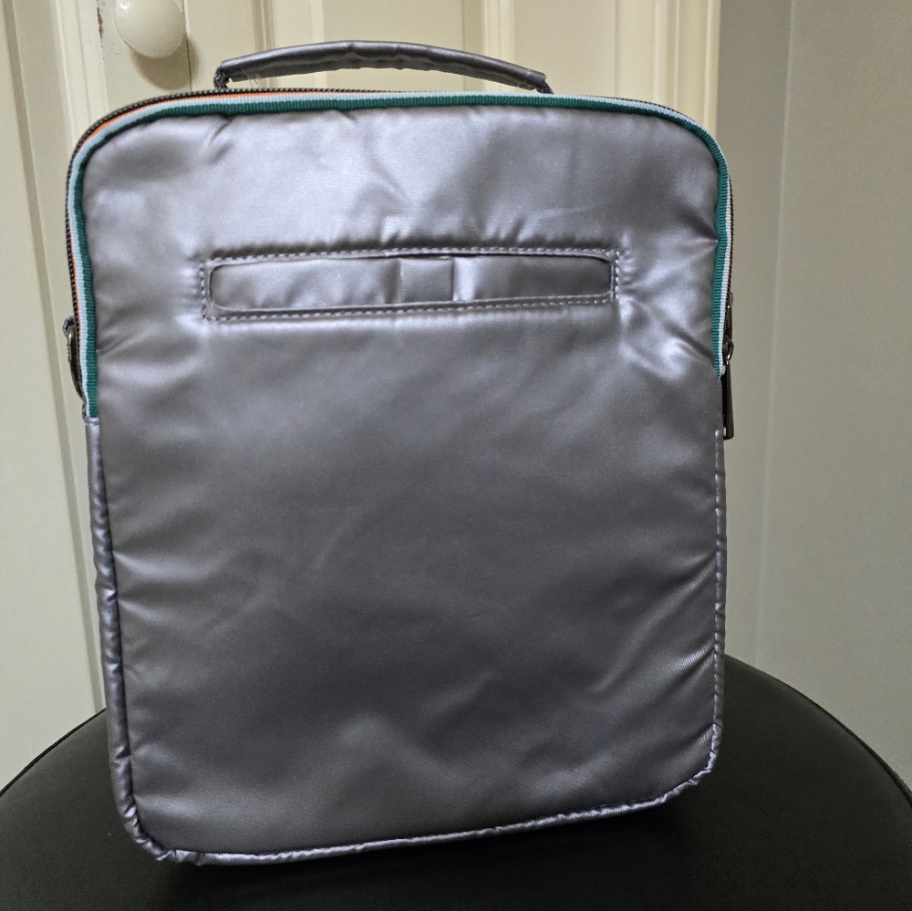 New Lug Medium Cargo Crossbody Wrangler - Color: Metallic Pearl - Picture 3 of 9